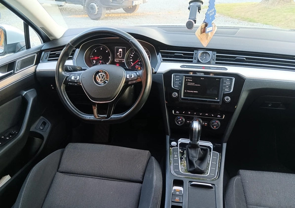 Volkswagen Passat cena 57600 przebieg: 312675, rok produkcji 2015 z Inowrocław małe 211